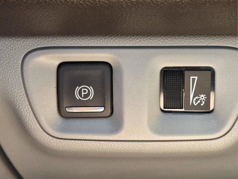 Certified 2023 GMC Acadia SLT FWD image 31
