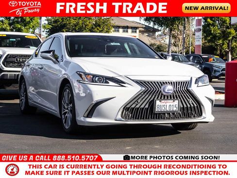 Used 2020 Lexus ES 300h w/ Premium Package image 1