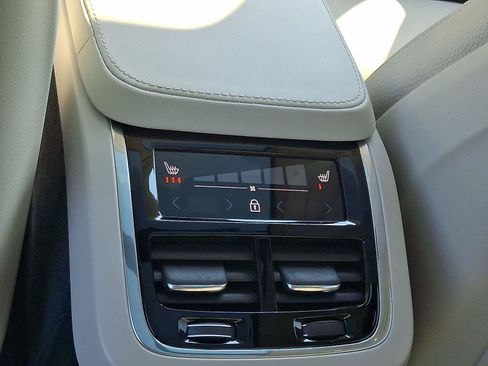 Used 2023 Volvo XC90 B6 Plus w/ Protection Package Premier AWD/4WD image 12