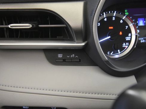 Used 2024 Toyota Highlander XLE image 38