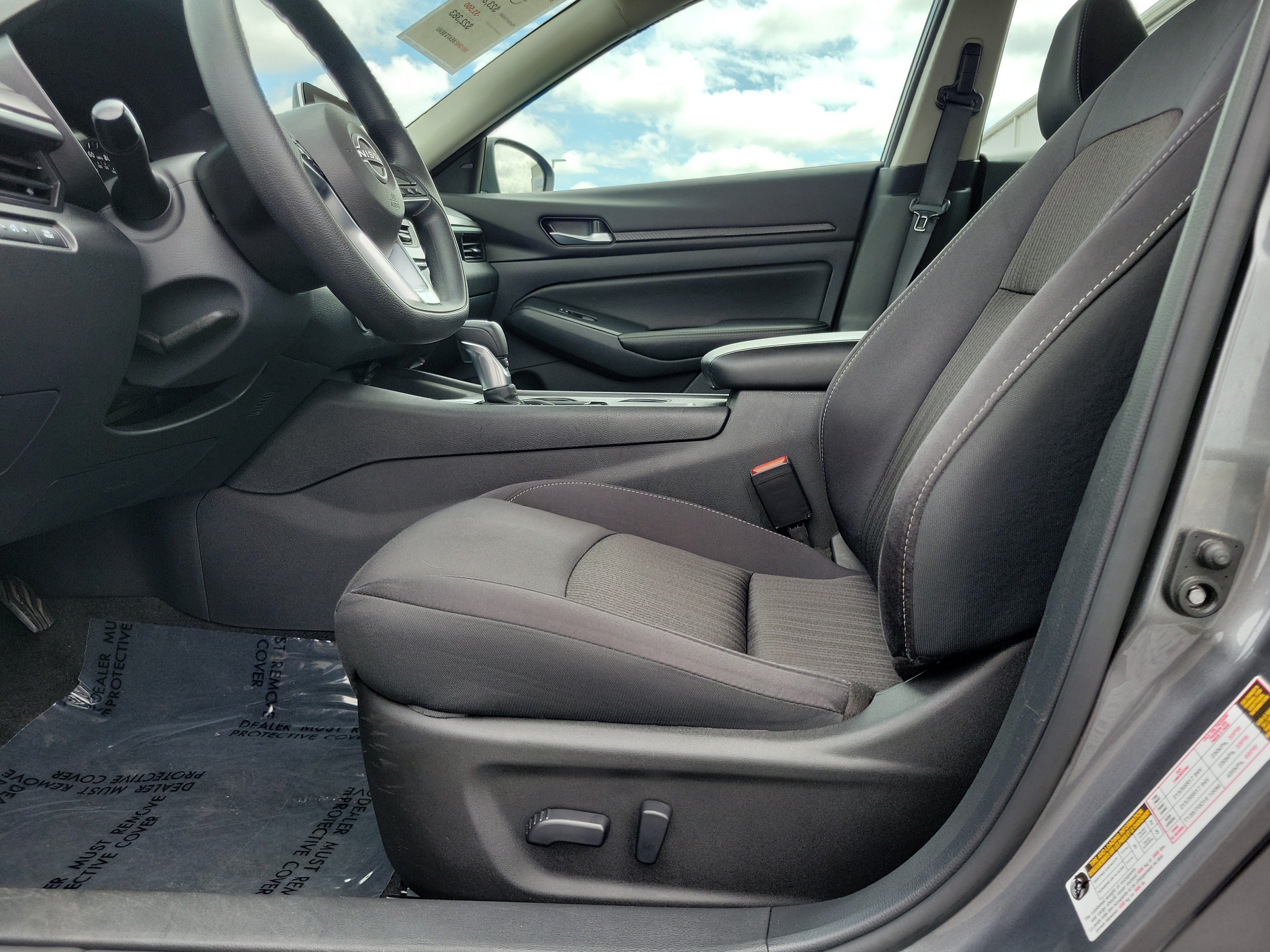 Used 2025 Nissan Altima 2.5 SV FWD image 16