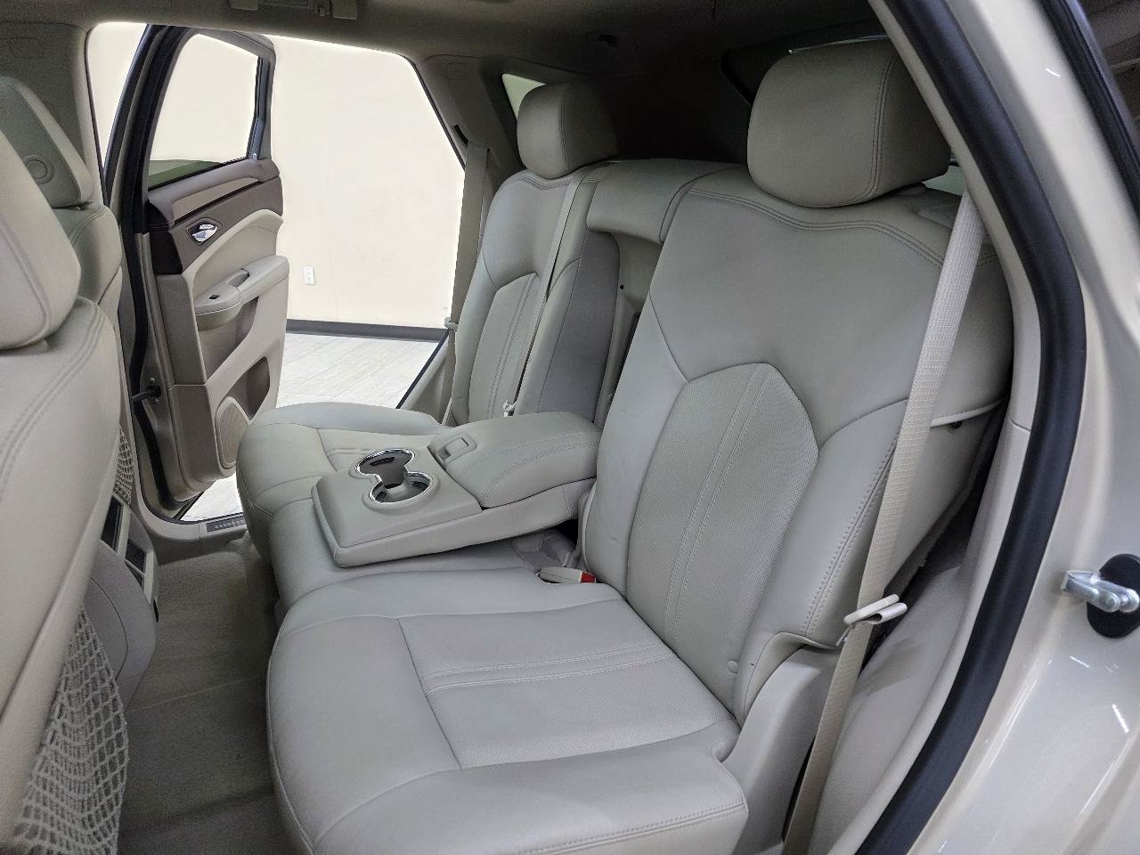 Used 2011 Cadillac SRX Luxury FWD image 24