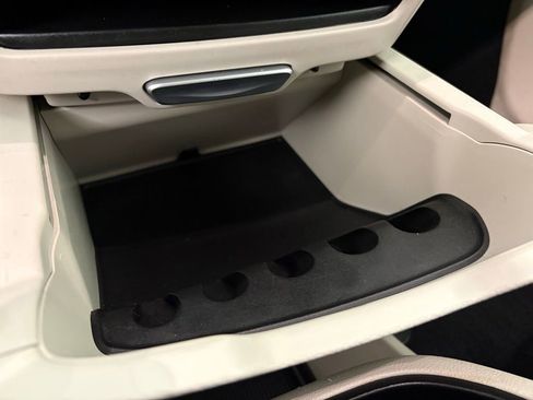 Used 2024 Chrysler Pacifica Touring-L image 33