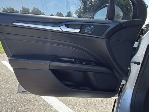 Used 2019 Ford Fusion Titanium AWD/4WD image 14