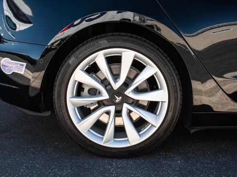 Used 2018 Tesla Model 3 Long Range image 34