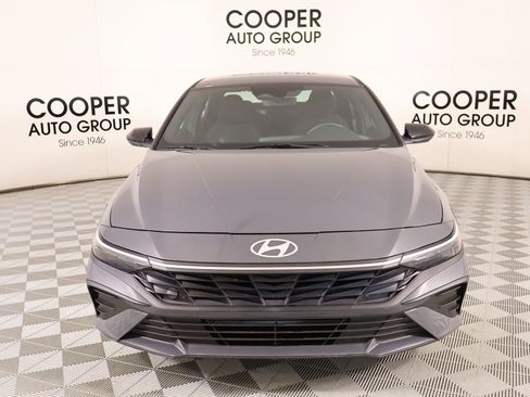 Certified 2025 Hyundai Elantra Sport image 8