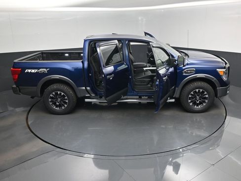 Used 2017 Nissan Titan PRO-4X w/ Pro-4x Convenience Package AWD/4WD image 18
