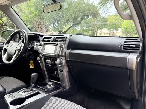 Used 2018 Toyota 4Runner SR5 AWD/4WD image 31