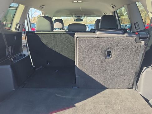 Used 2025 Volkswagen Atlas SE image 9