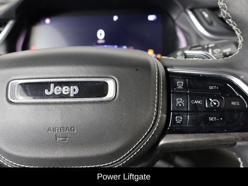 Used 2023 Jeep Grand Cherokee Overland RWD image 10