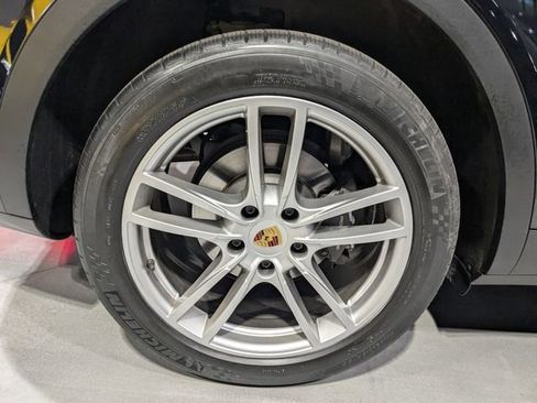 Used 2019 Porsche Cayenne AWD/4WD image 18