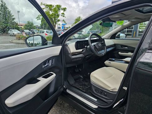 Used 2023 Nissan Ariya AWD image 16