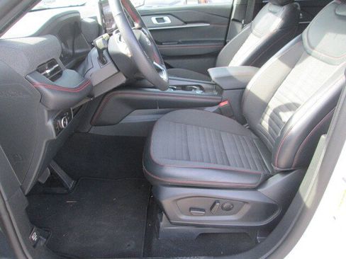 Used 2025 Ford Explorer ST-Line AWD/4WD image 4