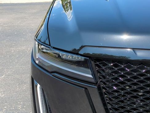 Used 2024 Cadillac Escalade ESV Sport Platinum w/ LPO, ONYX Package AWD/4WD image 10