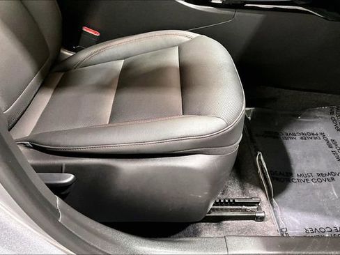 Used 2025 Chevrolet Trax RS w/ Sunroof Package FWD image 42