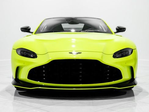 Used 2023 Aston Martin V12 Vantage image 2