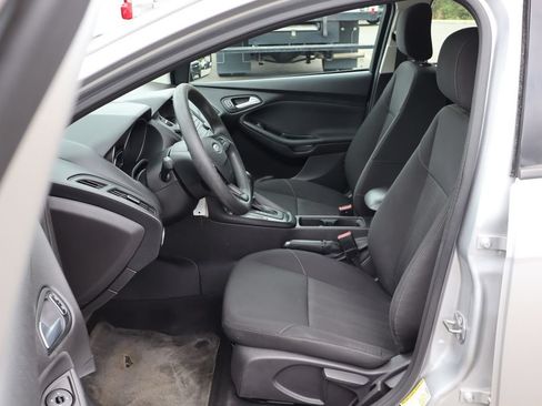 Used 2018 Ford Focus SE FWD image 8