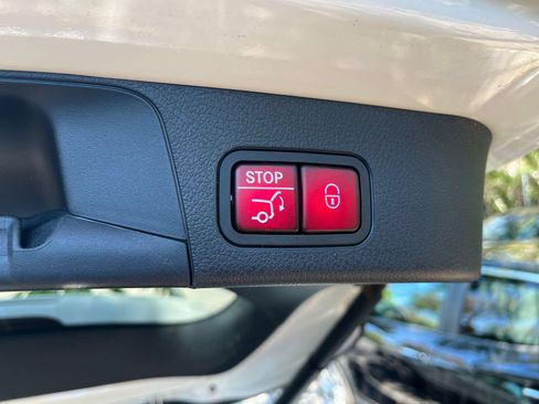 Used 2025 Mercedes-Benz GLB 250 image 23