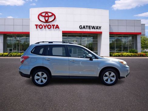 Used 2016 Subaru Forester 2.5i Premium w/ All-Weather Package AWD/4WD image 4
