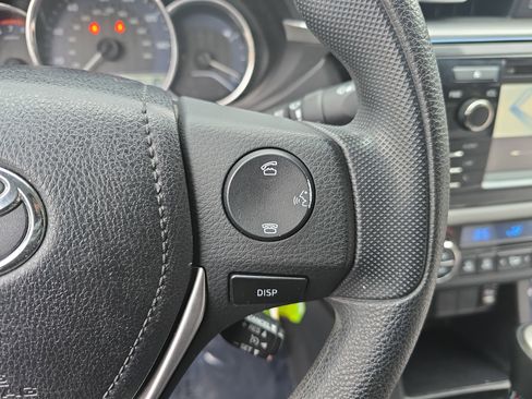 Used 2014 Toyota Corolla LE image 19