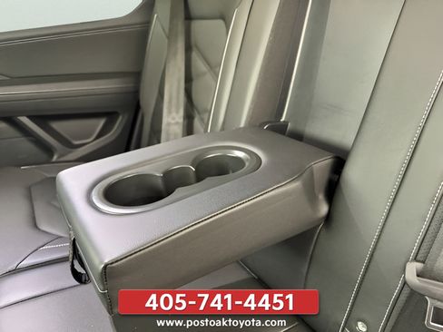 Used 2024 Volkswagen Atlas SE w/ Panoramic Sunroof Package FWD image 24