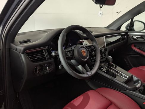 New 2026 Porsche Macan image 4
