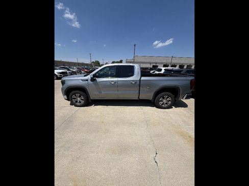 Used 2023 GMC Sierra 1500 SLE w/ Preferred Package AWD/4WD image 2