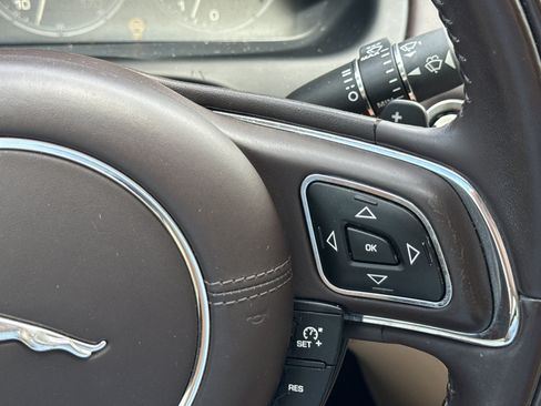 Used 2013 Jaguar XJ L Portfolio RWD image 24