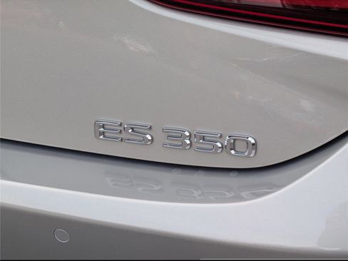 Certified 2024 Lexus ES 350 w/ Premium Package image 9