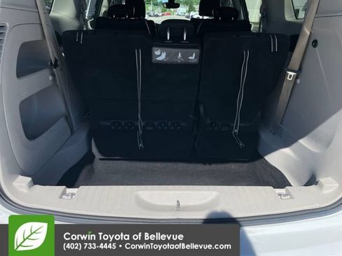Used 2018 Chrysler Pacifica Touring-L w/ Tire & Wheel Group FWD image 29