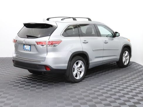 Used 2015 Toyota Highlander Limited w/ Driver Technology Package AWD/4WD image 9