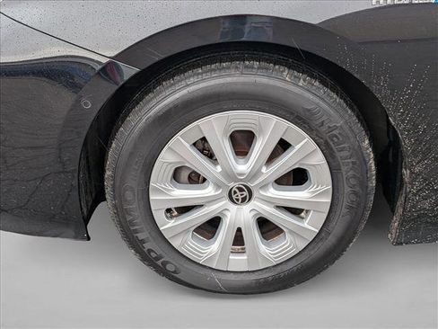Used 2022 Toyota Prius LE image 27