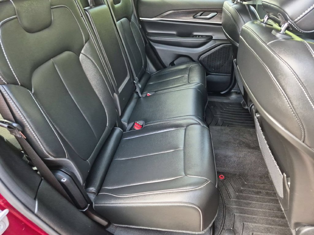 Used 2023 Jeep Grand Cherokee Limited AWD/4WD image 21