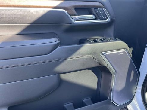 Used 2024 Chevrolet Silverado 2500 High Country w/ High Country Premium Package image 16