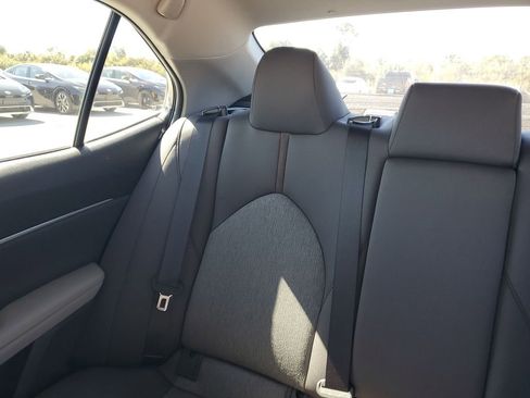 Used 2019 Toyota Camry XLE image 12