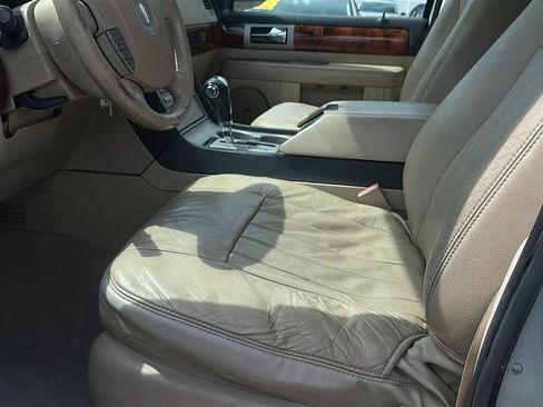 Used 2005 Lincoln Navigator Luxury AWD/4WD image 21