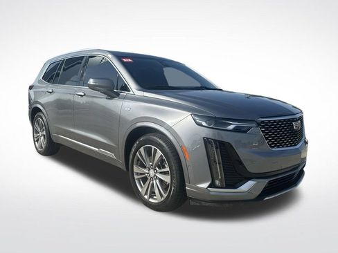 Used 2022 Cadillac XT6 Premium Luxury w/ Technology Package FWD image 2