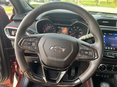 Used 2022 Chevrolet TrailBlazer RS w/ Sun and Liftgate Package FWD image 16