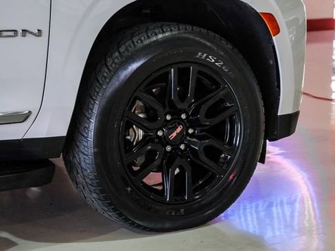 Used 2022 GMC Yukon XL SLT w/ SLT Premium Package image 52