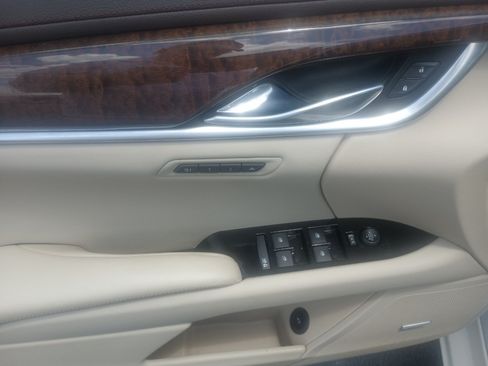 Used 2014 Cadillac XTS Luxury w/ Driver Awareness Package FWD image 17