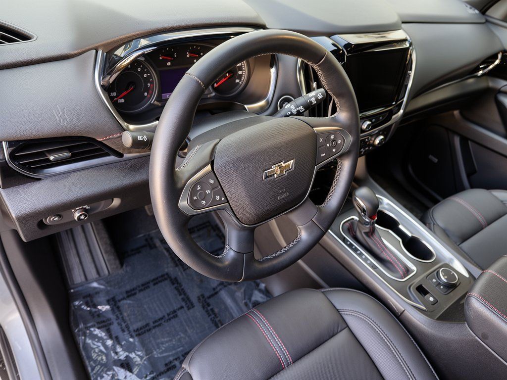 Used 2023 Chevrolet Traverse RS FWD image 4