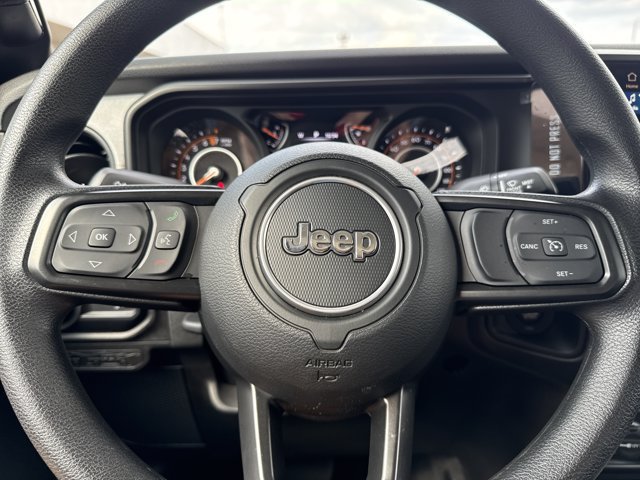 Used 2025 Jeep Gladiator Sport AWD/4WD image 17