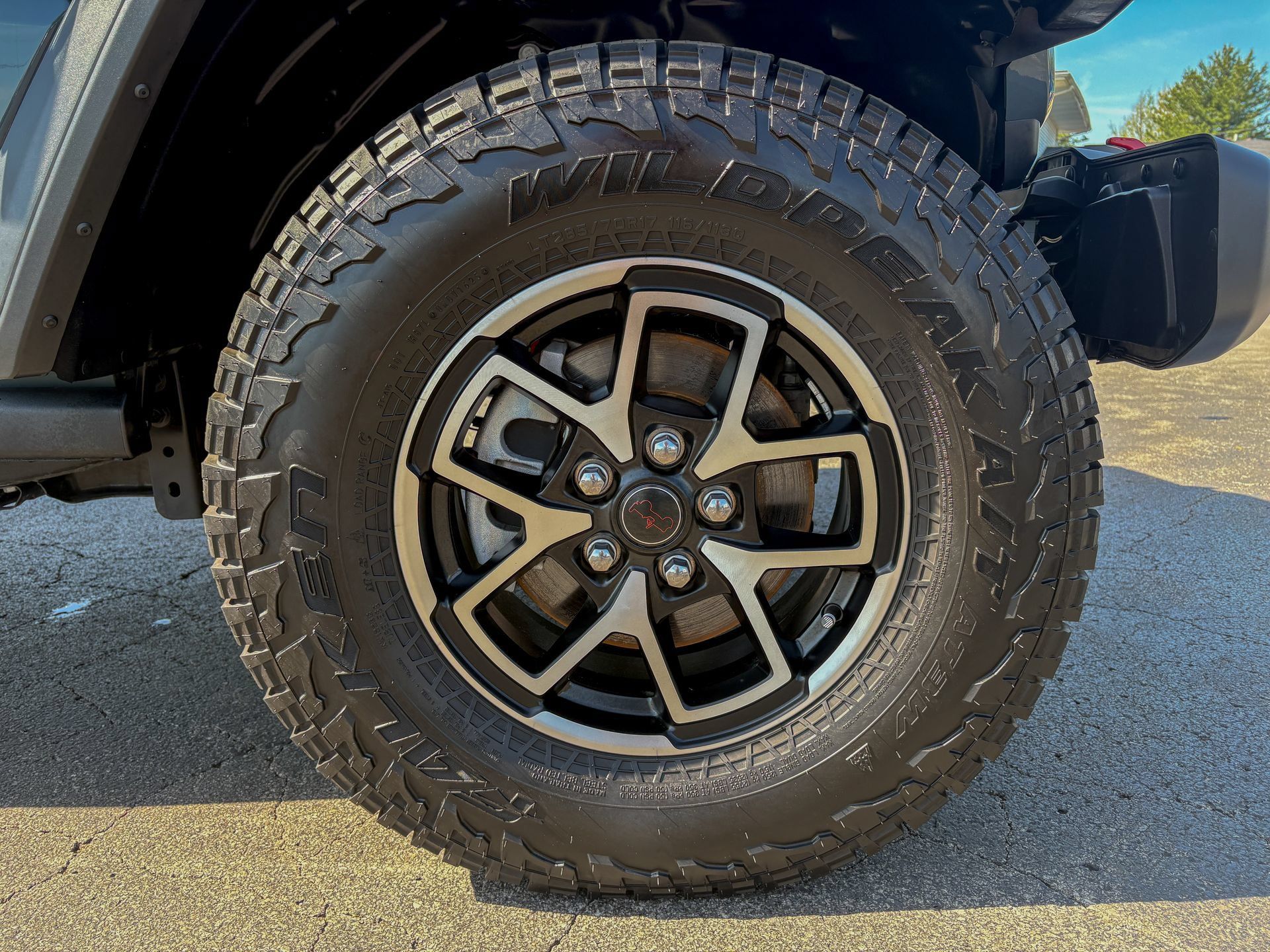 Used 2025 Jeep Gladiator Rubicon w/ Convenience Group AWD/4WD image 11