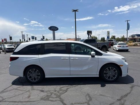 Used 2025 Honda Odyssey Touring image 4