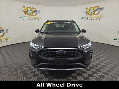 Used 2025 Ford Escape Platinum AWD/4WD image 2