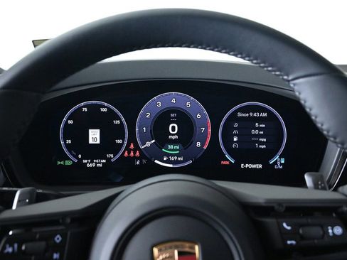 Certified 2025 Porsche Cayenne E-Hybrid Coupe image 15