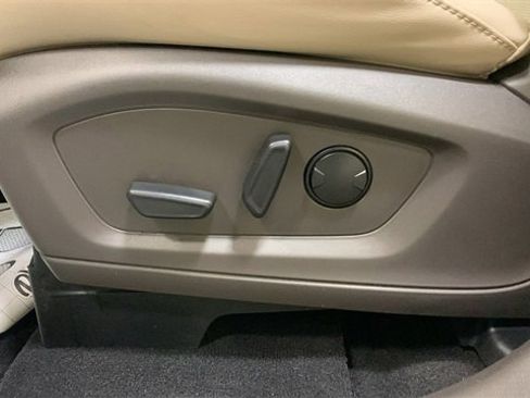 Certified 2023 Ford Explorer Platinum w/ Technology Package image 37