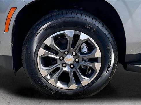 New 2026 Chevrolet Suburban LT w/ Comfort Package AWD/4WD image 8