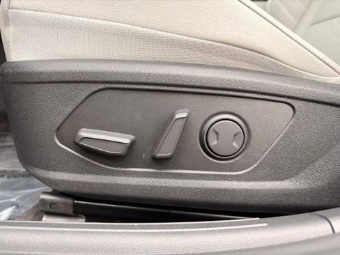 New 2025 Hyundai Elantra Limited w/ Cargo Package FWD image 28