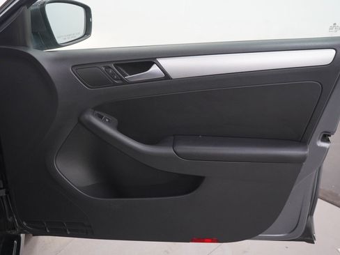Used 2014 Volkswagen Jetta SE FWD image 9